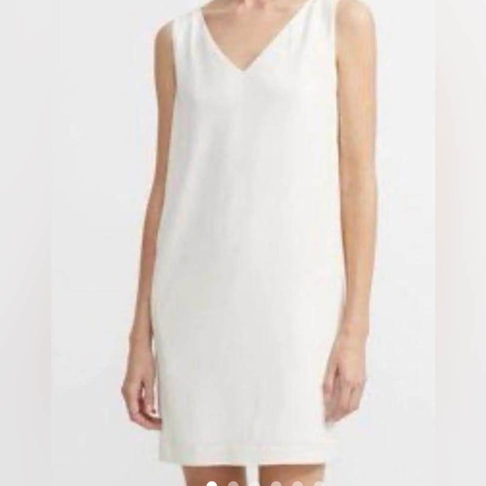 Elegant White Sleeveless Dress